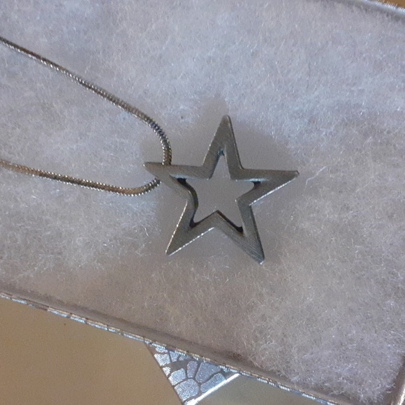 PEWTER STAR CHARM NECKLACE - Picture 3 of 3